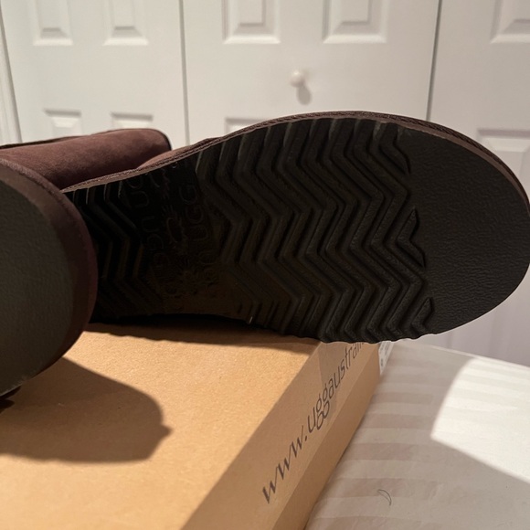 NWT UGG Classic Tall Women’s Boots in Chocolate - Picture 5 of 10